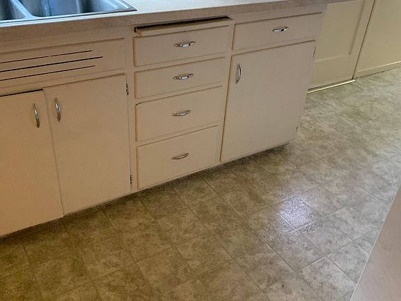 4th image of 327 Smalley Ave