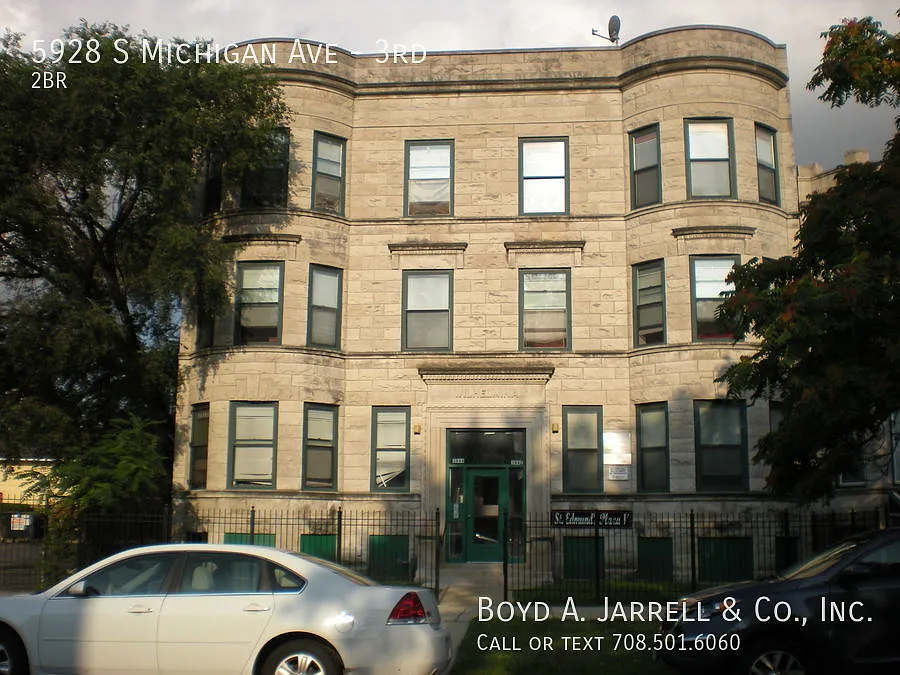 5700 S Michigan Ave