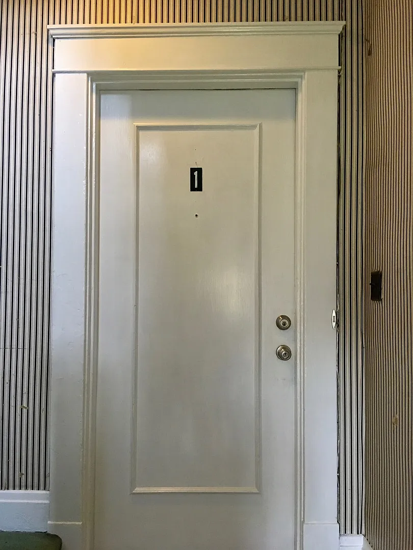 Whitland Ave — Photo 2