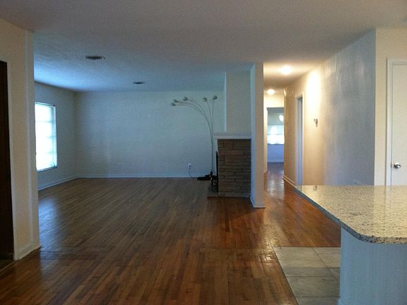 4th image of 424 E Melbourne Ave
