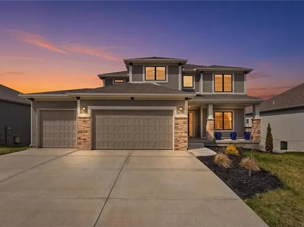 7080 NW Forest Lakes Dr, Kansas City, MO 64152