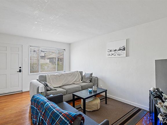 3rd image of 3634 Koeln Ave