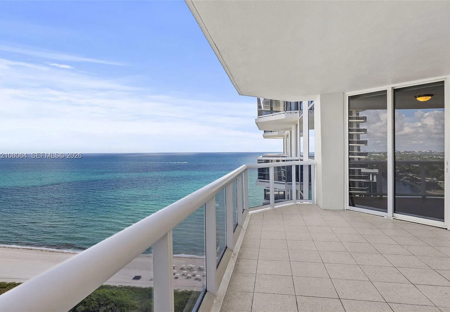 Green Diamond Condo — Photo 2