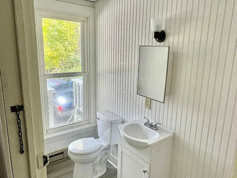 305 W Linn St — Photo 12