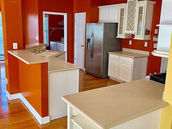 3rd image of 106 Willow Hill Ln