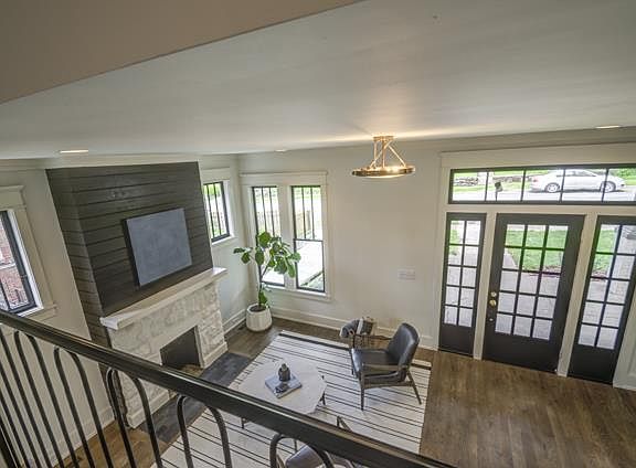 4th image of 2617 Essex Pl