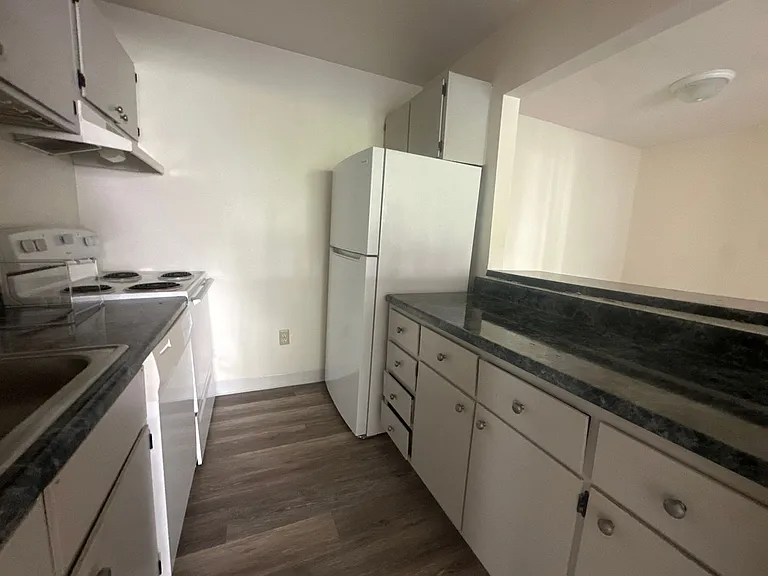 University Park Apartments near Cornell University — Photo 269