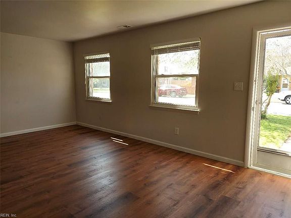 3rd image of 740 Tilden Pl