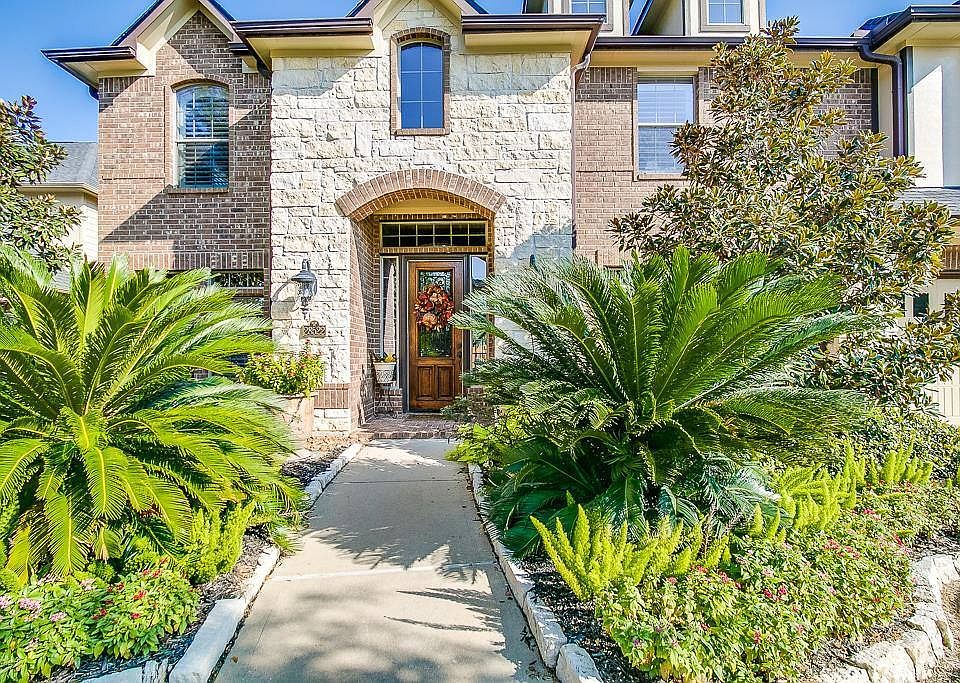 1st image of 28522 Blue Holly Ln