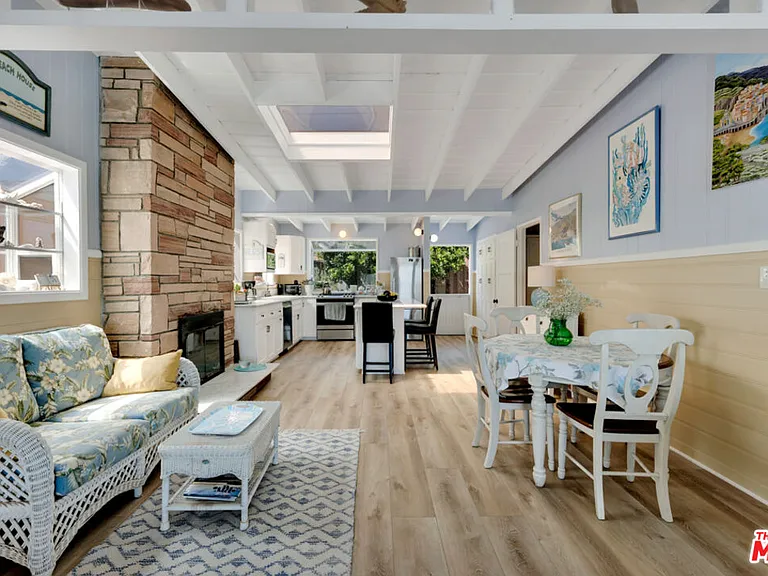 24528 Malibu Rd — Photo 14
