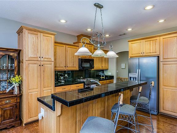 5th image of 55 Dunsford Dr