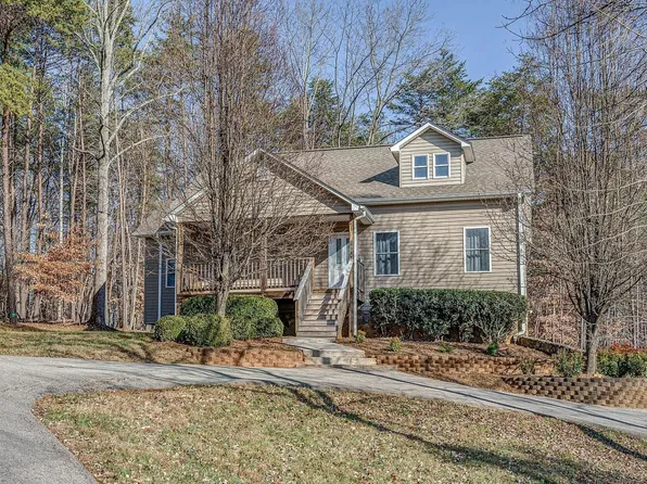 1054 Allendale Dr, Moneta, VA 24121