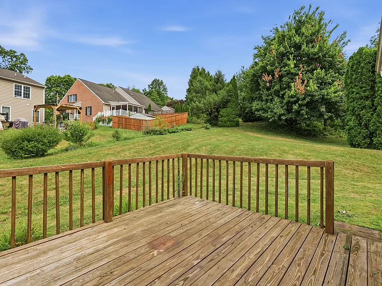 472 Hillside Dr — Photo 32