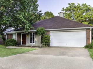 561 Acorn Ln, Brandon, MS 39047