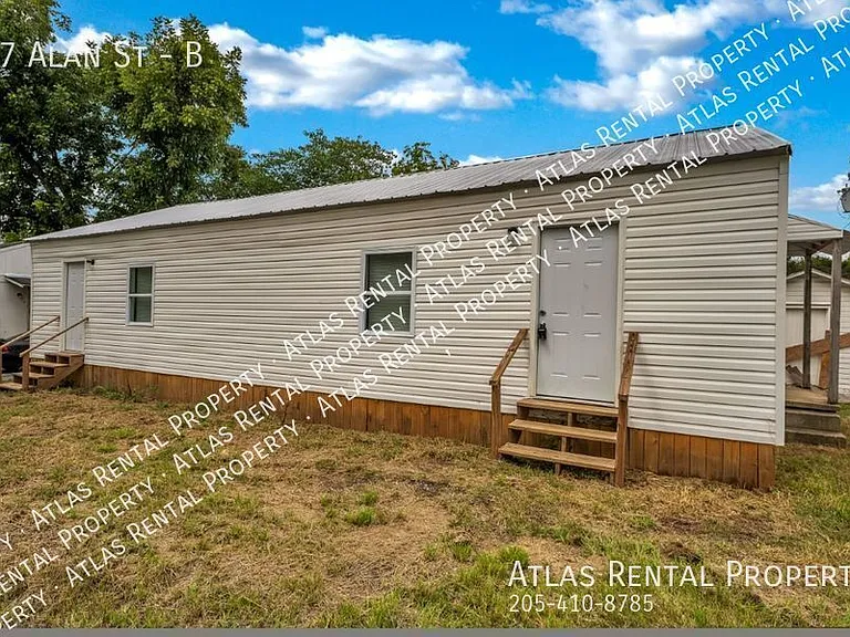 77 Alan St #B — Photo 2