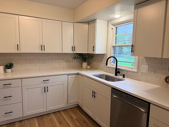 3rd image of 90 Elmwood Dr