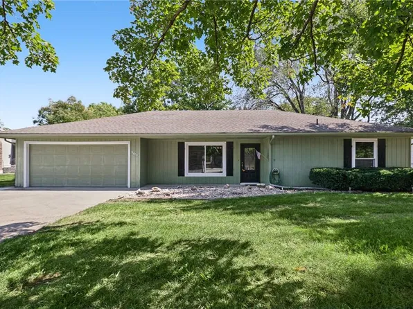 303 SW Pryor Rd, Lees Summit, MO 64081