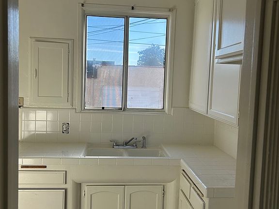 4th image of 1027 W 7th St #1037