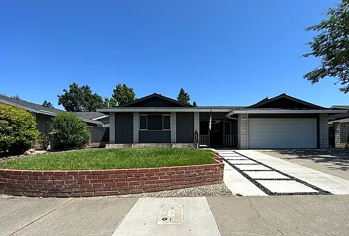 5011 Jennings Way Photo 1