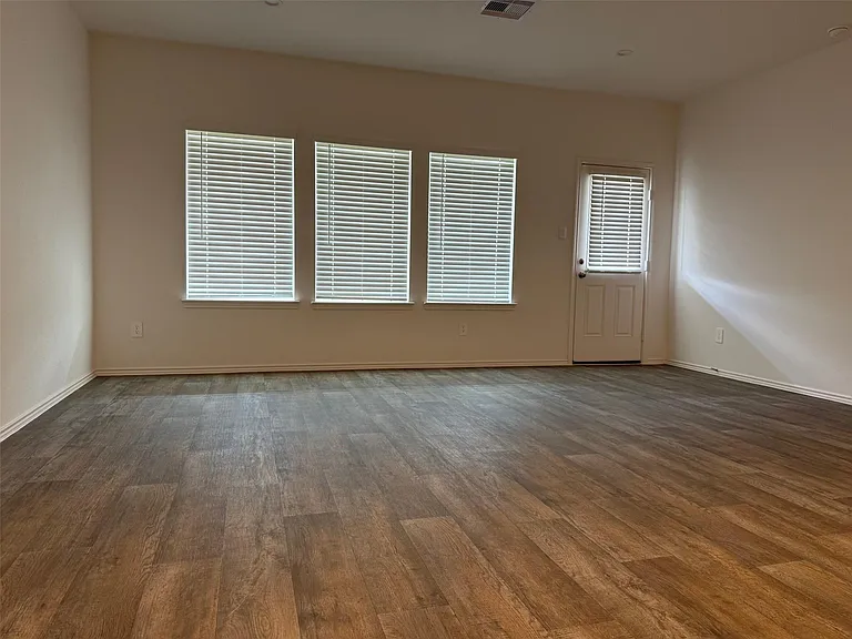 31310 Derbyhaven Dr — Photo 4