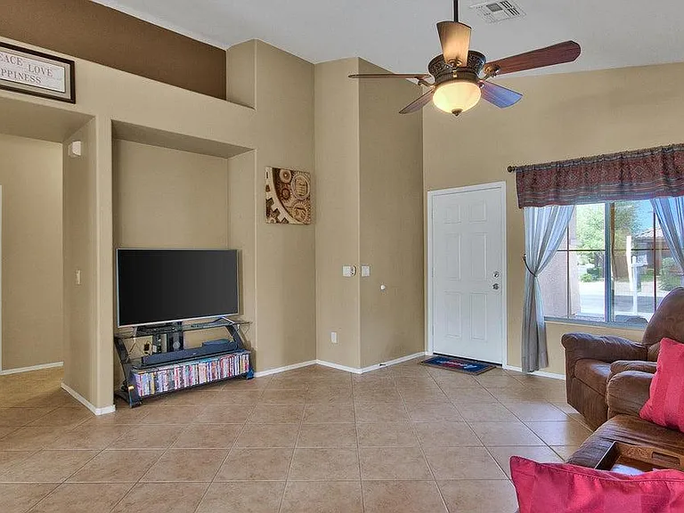 40109 N Patriot Way — Photo 3