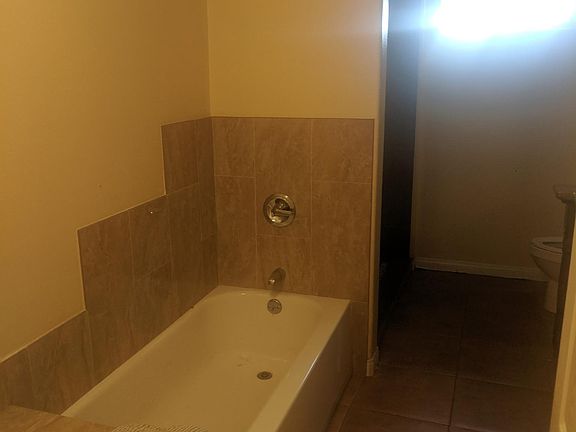 4th image of 45050 Ash Dr