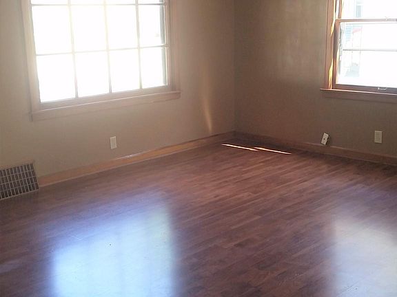  Livingroom with large windows
