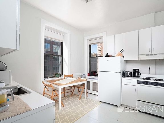 3rd image of 355 E 82nd St #18