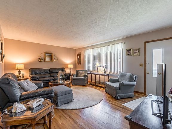 3rd image of 329 Southern Dr