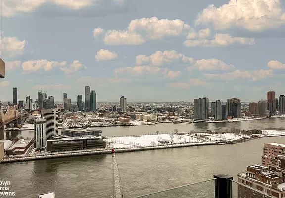 4th image of 425 E 58th St APT 33H