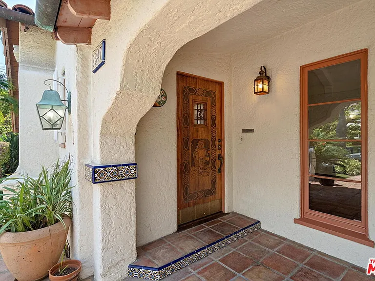 2347 Glendon Ave — Photo 2