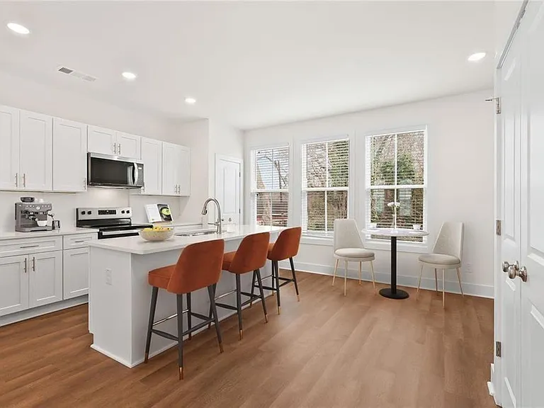 195 W Lake Ave NW #1 — Photo 4