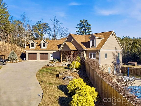 2nd image of 1510 Royal Ln