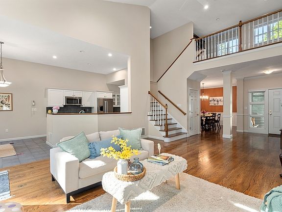 5th image of 217 Nobscot Rd Unit 217