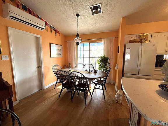 3rd image of 815 Yucca St