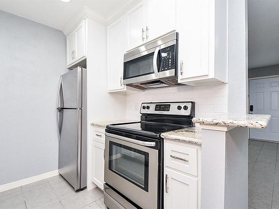 5th image of 1223 Augusta Dr APT 19