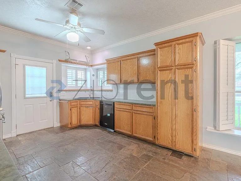 7934 Round Rock Dr — Photo 4