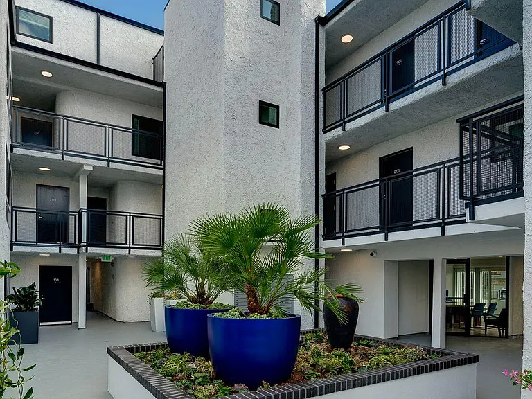 439 Stocker Apartments — Photo 9
