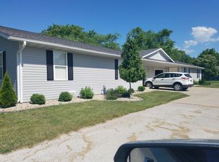 1221 E Olive St #B, Staunton, IL 62088