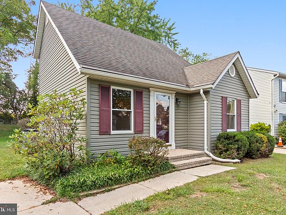 2nd image of 1626 Brimfield Cir