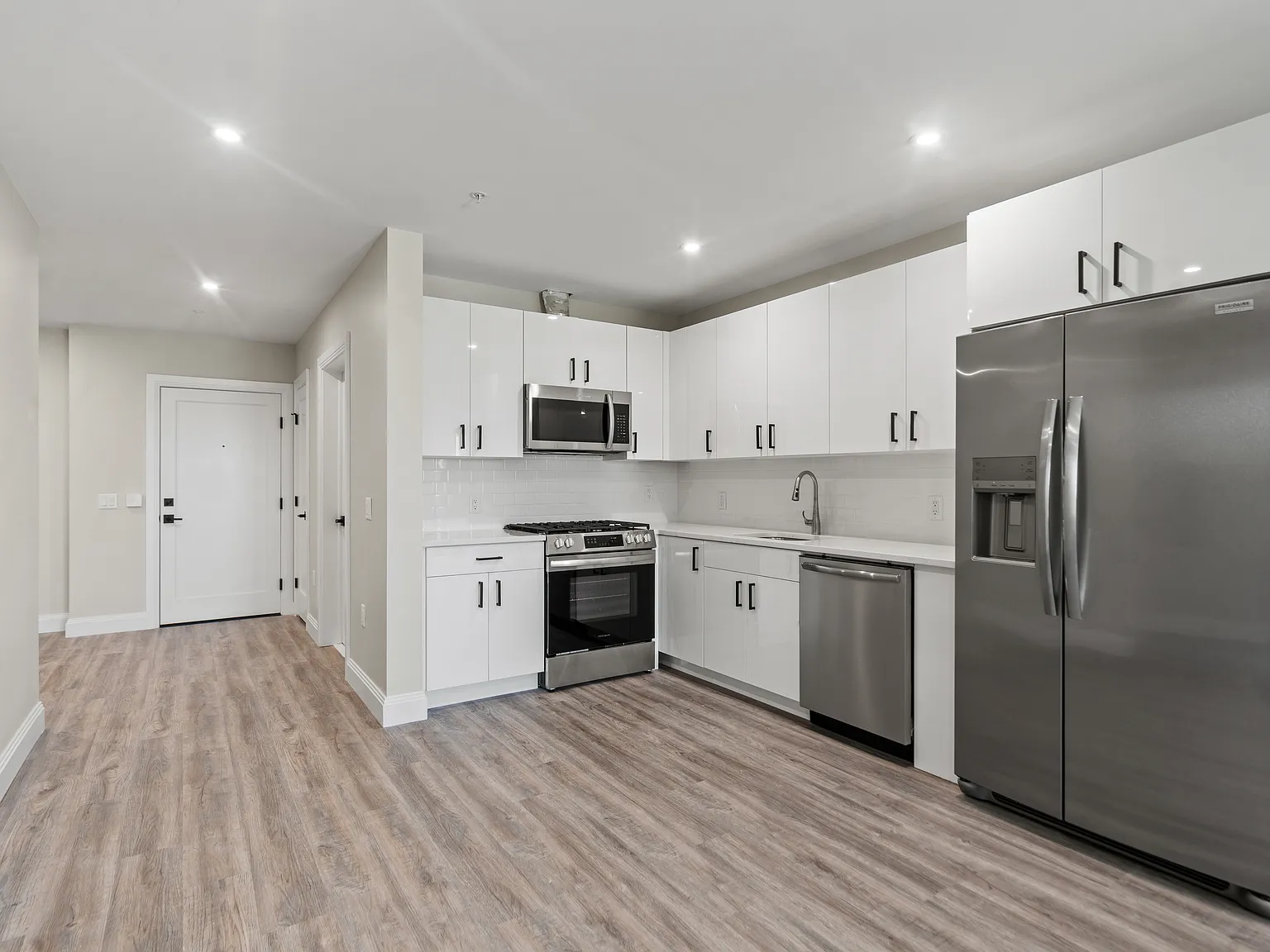 1 bed, $2,400 — Photo 2
