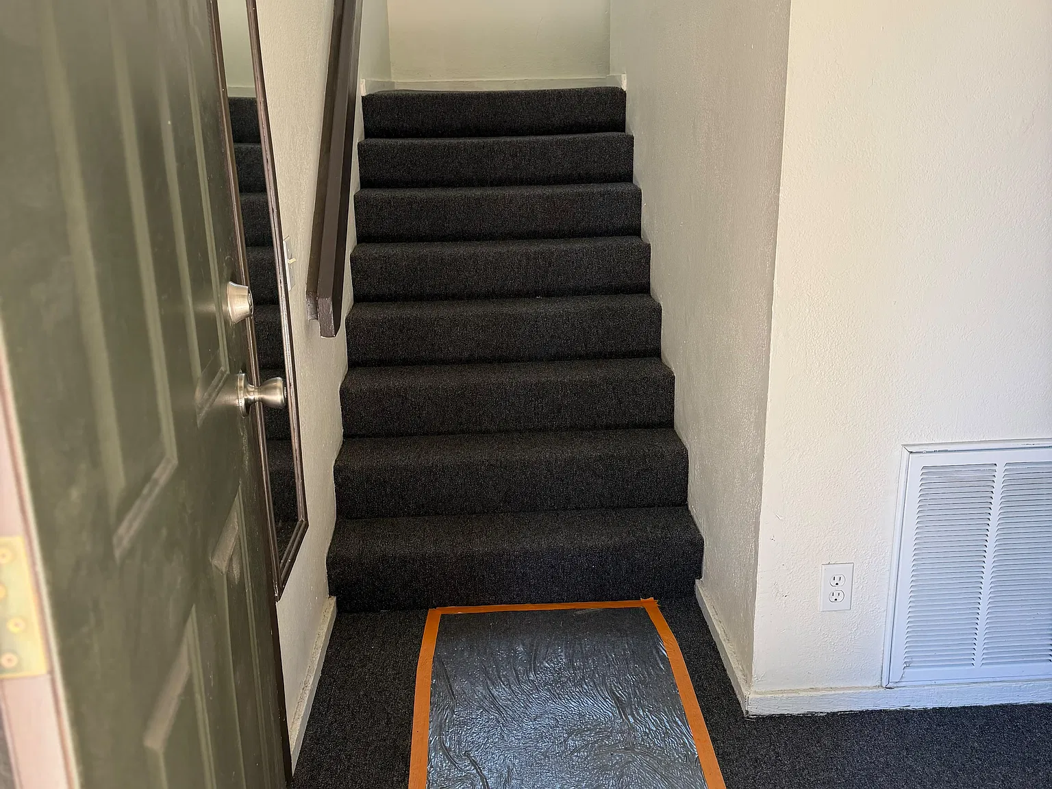 477 Mono St — Photo 2