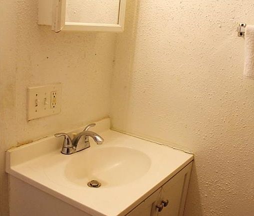 3rd image of 3606 Seymour Ave