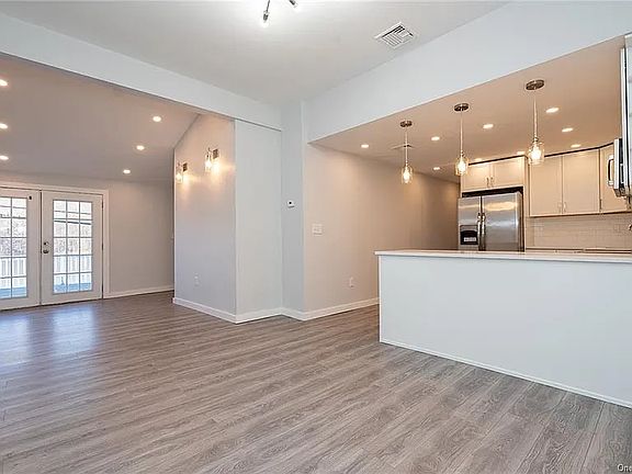 4th image of 576 Lakes Rd #0
