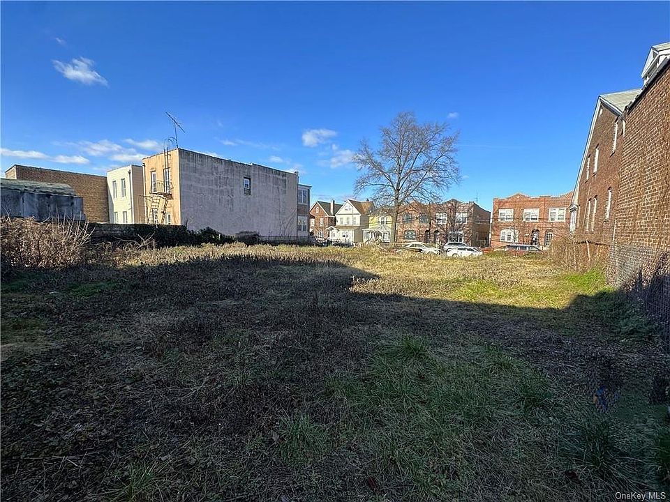 1st image of 2884 E 195th Street