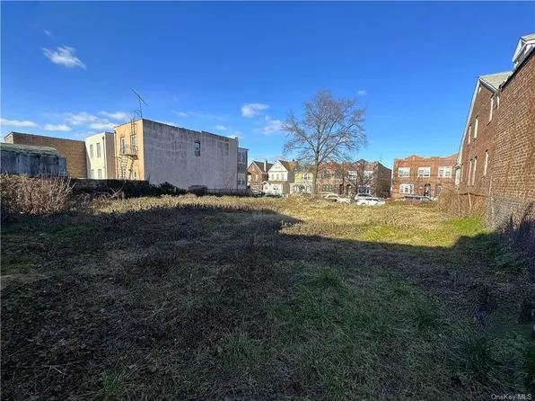 2884 E 195th Street, Bronx, NY 10461