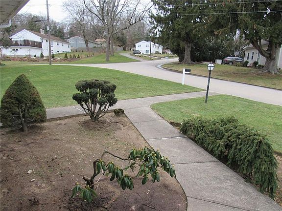 2nd image of 44 Linwood Dr