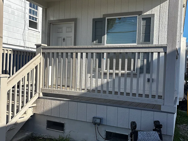 1210 53rd Ave — Photo 1