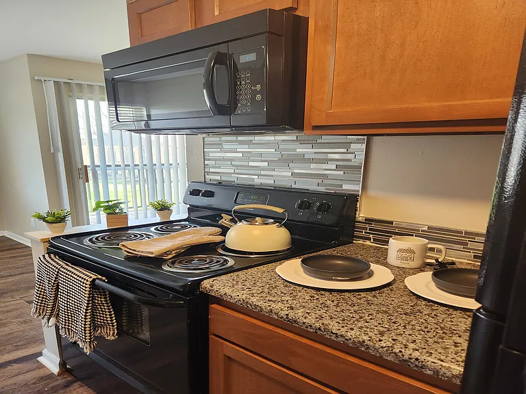 Black Bear Creek Apartments — Photo 12
