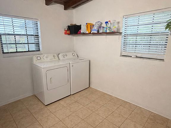 5th image of 10021 SW 46th St